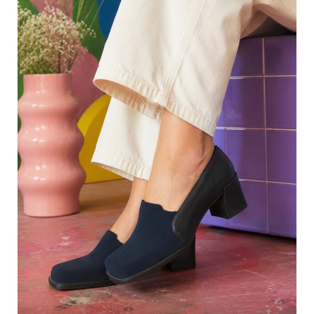 Vintage Bass square toe block heel slip on loafer 90s Y2K minimalist navy 8.5